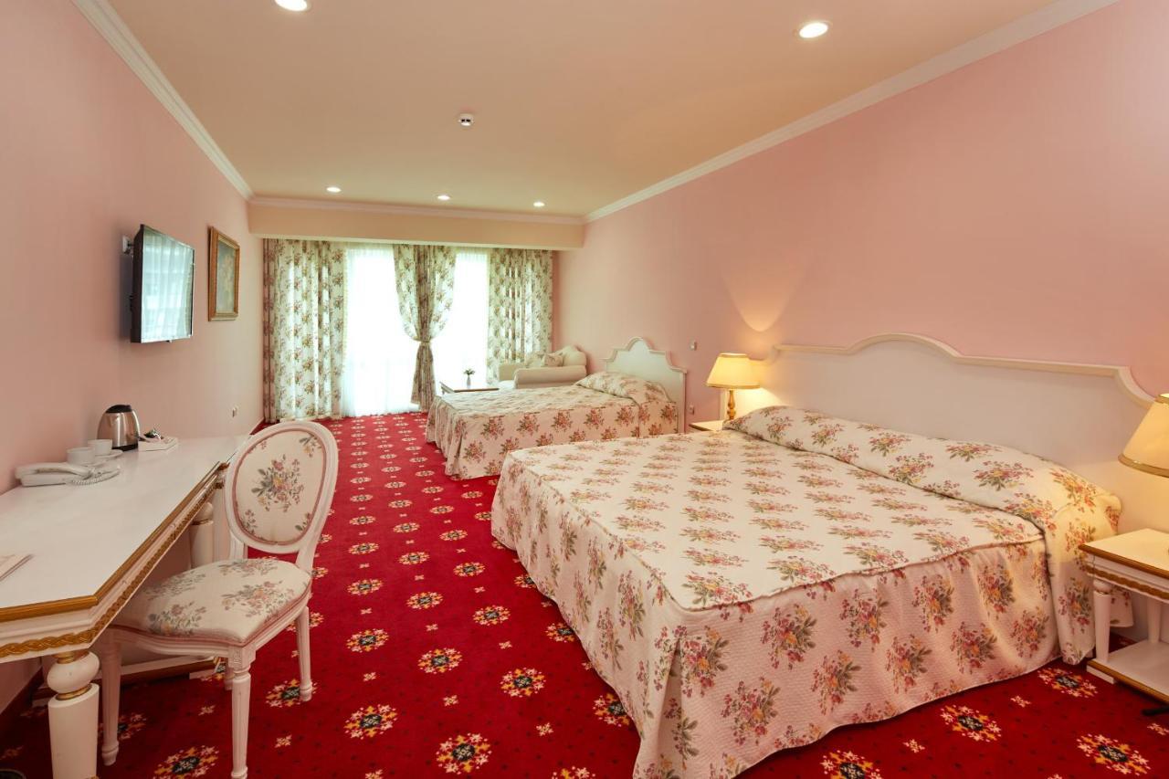 Planeta Hotel & Aquapark Free Beach Access Sunny Beach Ngoại thất bức ảnh A room at the hotel