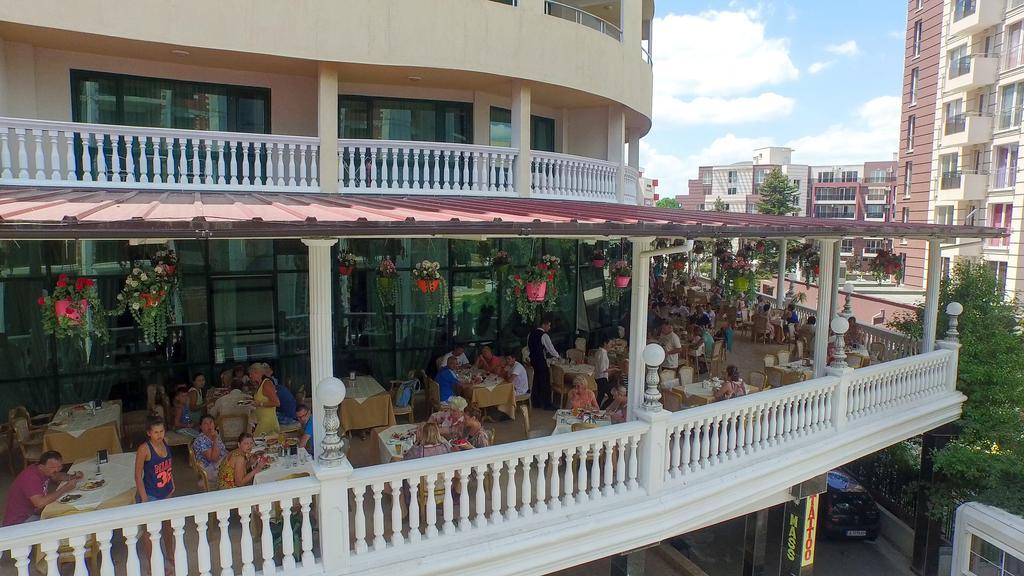 Planeta Hotel & Aquapark Free Beach Access Sunny Beach Ngoại thất bức ảnh A restaurant in the resort