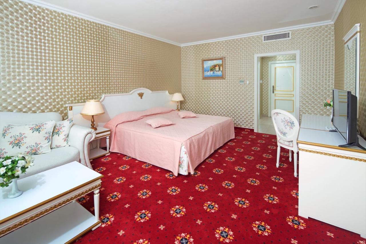 Planeta Hotel & Aquapark Free Beach Access Sunny Beach Ngoại thất bức ảnh A room at the hotel