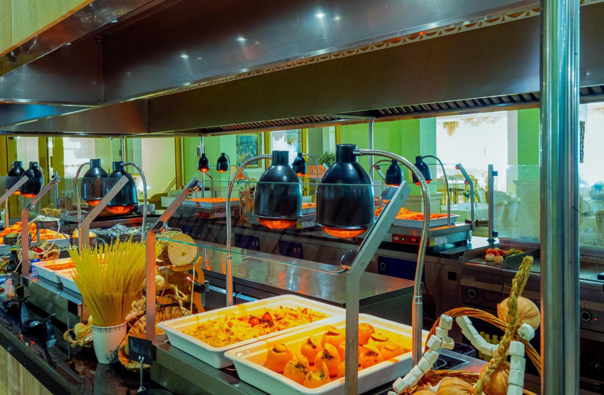 Planeta Hotel & Aquapark Free Beach Access Sunny Beach Ngoại thất bức ảnh A chafing dish