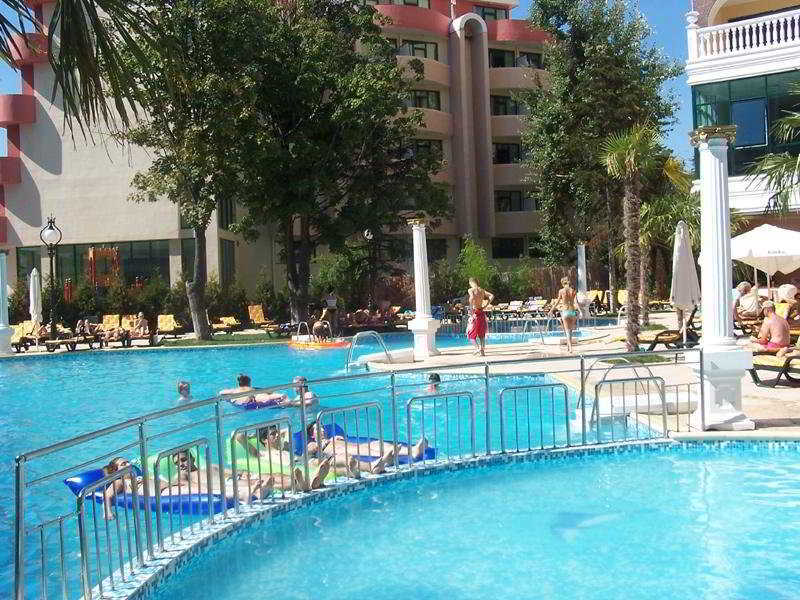 Planeta Hotel & Aquapark Free Beach Access Sunny Beach Ngoại thất bức ảnh A pool at a hotel in Turkey