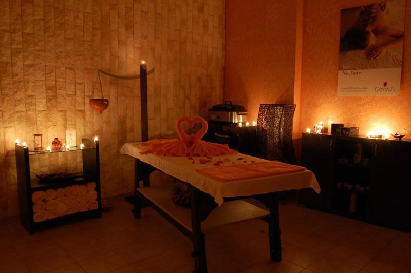 Planeta Hotel & Aquapark Free Beach Access Sunny Beach Ngoại thất bức ảnh A massage table