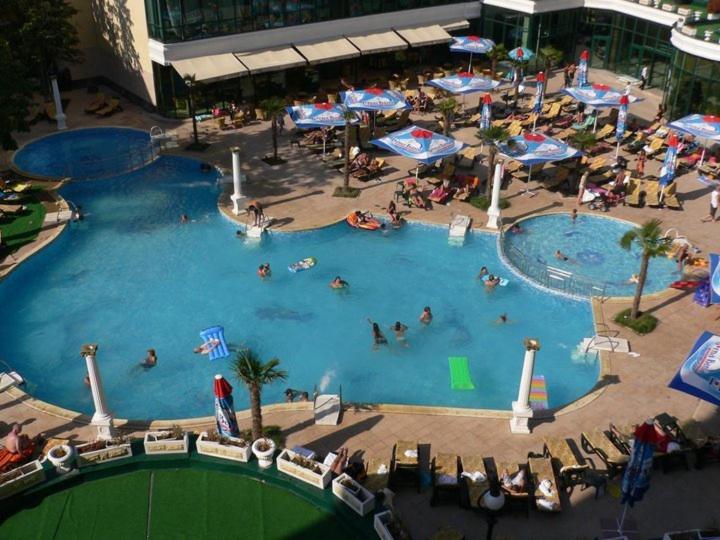 Planeta Hotel & Aquapark Free Beach Access Sunny Beach Ngoại thất bức ảnh The swimming pool at the complex