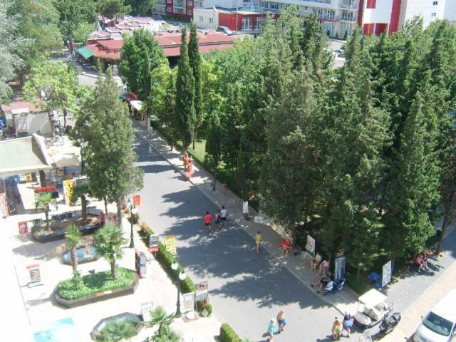 Planeta Hotel & Aquapark Free Beach Access Sunny Beach Ngoại thất bức ảnh The main square of the town