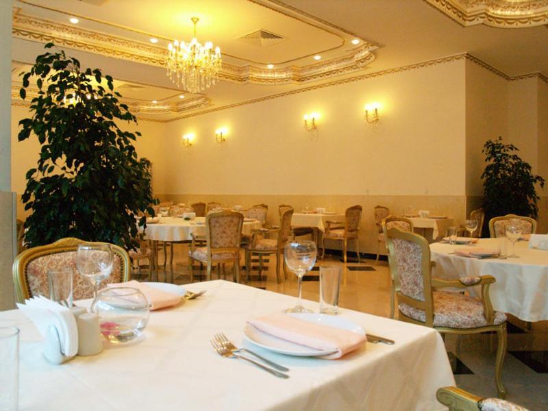 Planeta Hotel & Aquapark Free Beach Access Sunny Beach Ngoại thất bức ảnh Restaurant interior