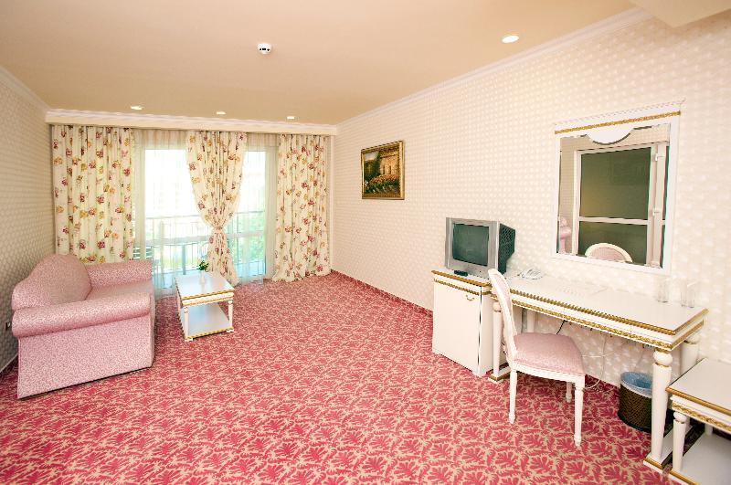 Planeta Hotel & Aquapark Free Beach Access Sunny Beach Ngoại thất bức ảnh A room at the hotel