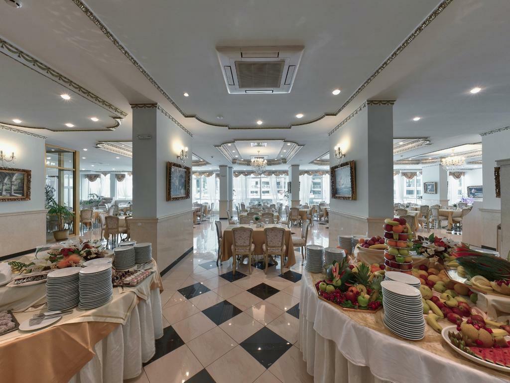 Planeta Hotel & Aquapark Free Beach Access Sunny Beach Ngoại thất bức ảnh The interior of the restaurant