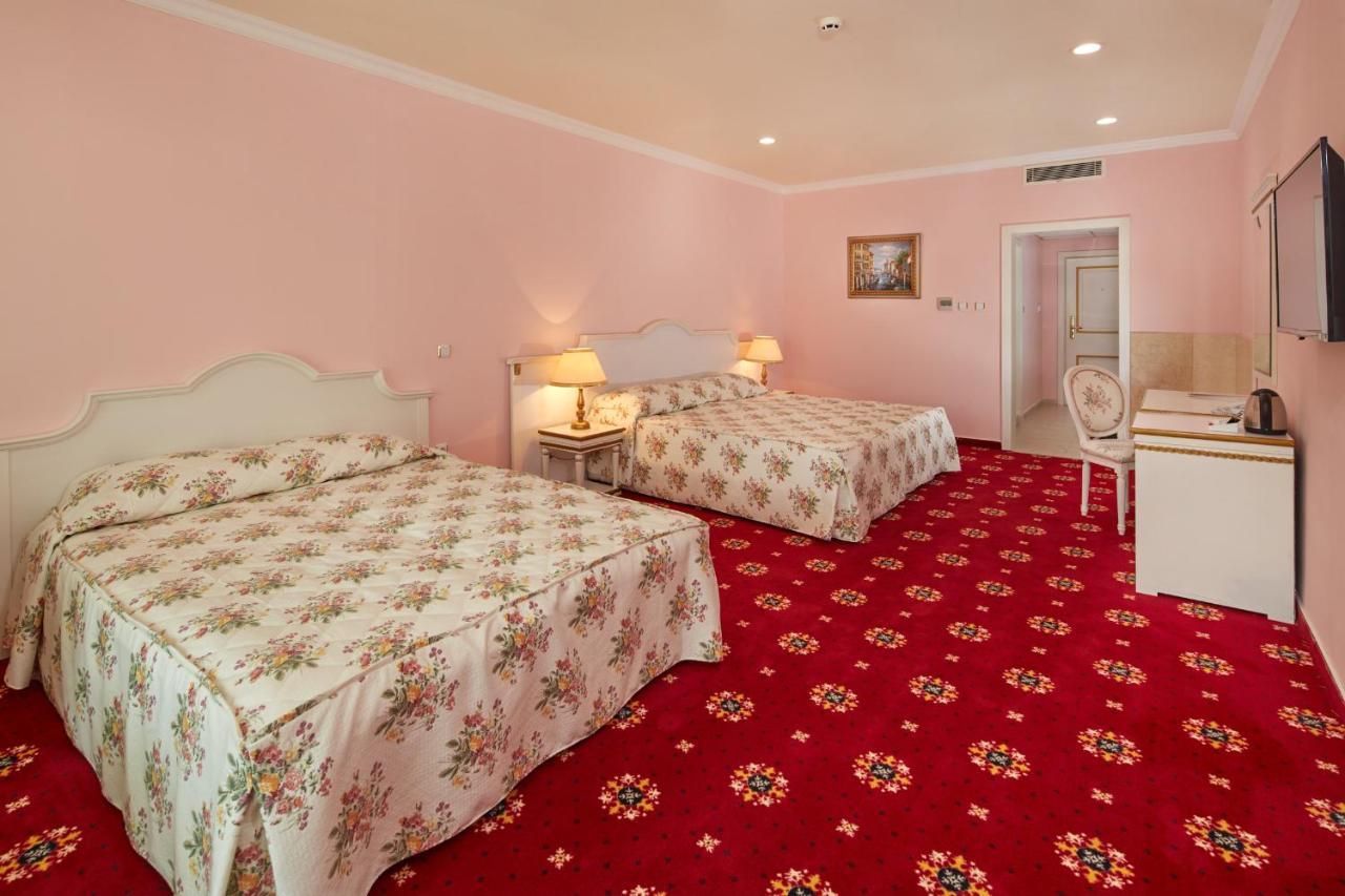 Planeta Hotel & Aquapark Free Beach Access Sunny Beach Ngoại thất bức ảnh A room at the hotel